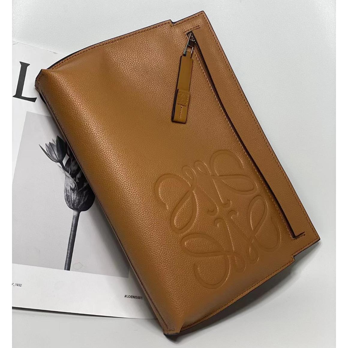 Loewe T Pouch In Grained Calfskin - PerfectKickZ