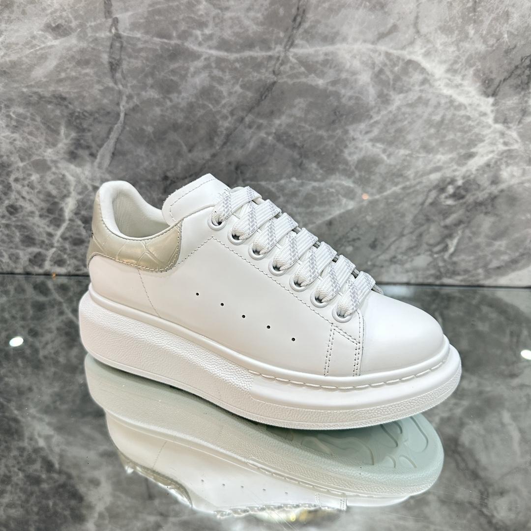 Alexander Mqueen Oversized Sneaker In White - PerfectKickZ
