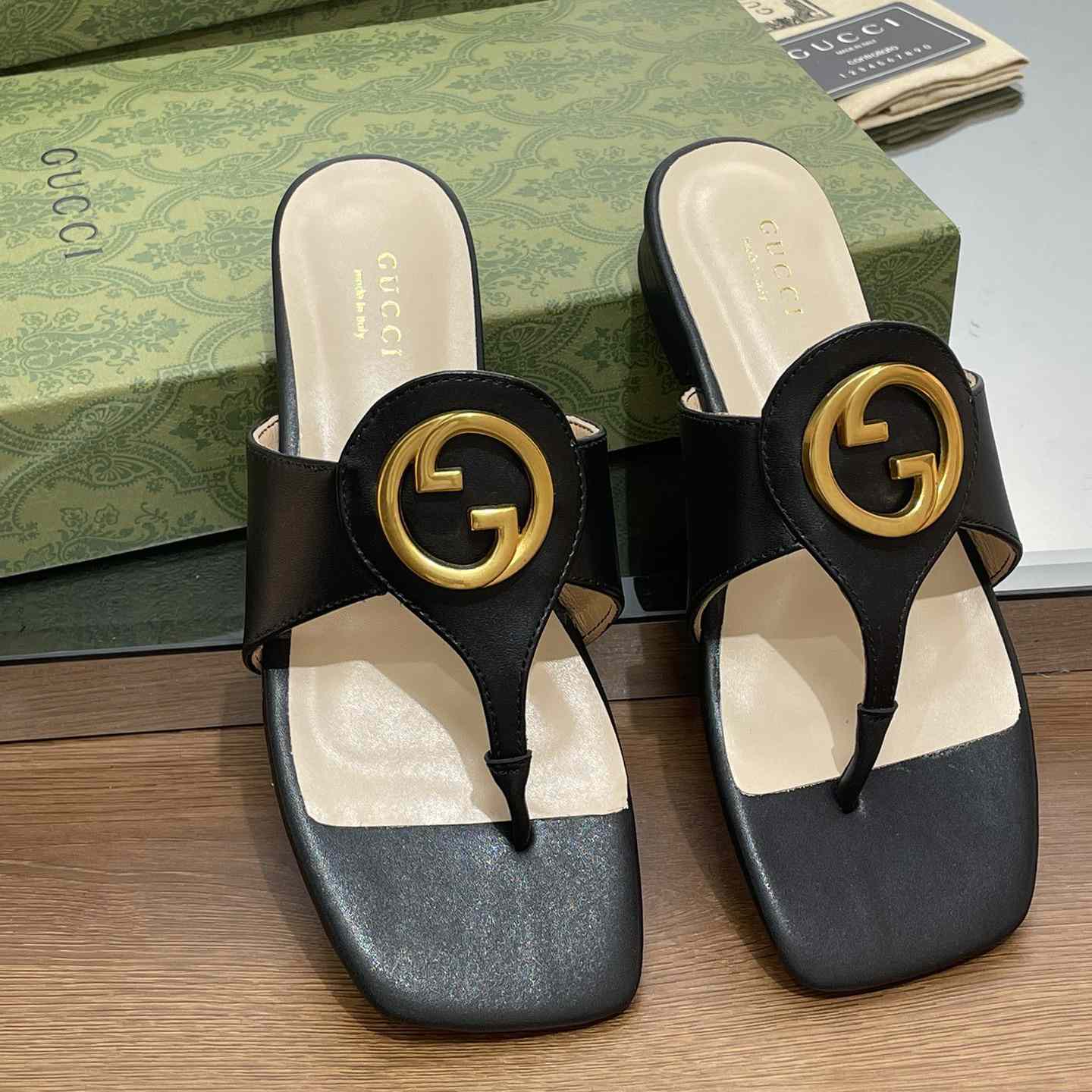 Gucci Women's Gucci Blondie Thong Sandal - PerfectKickZ