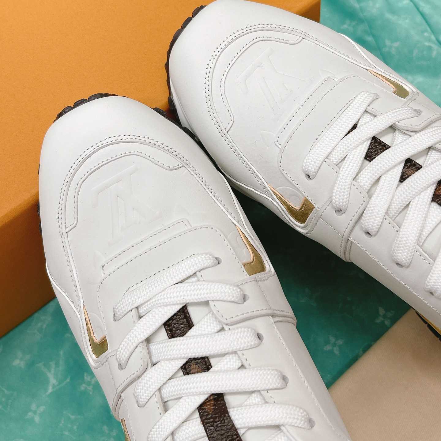 Louis Vuitton Run Away Sneaker      1AAP3T - 