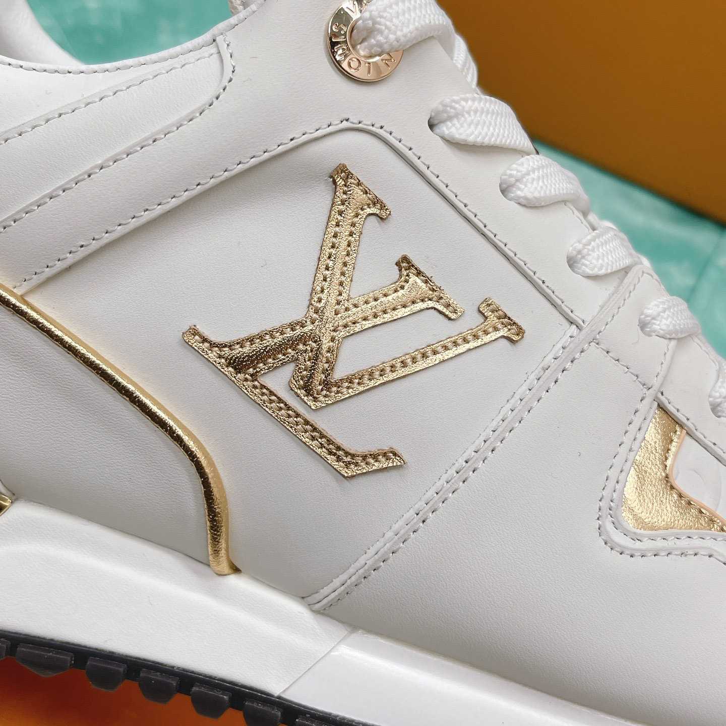 Louis Vuitton Run Away Sneaker      1AAP3T - 