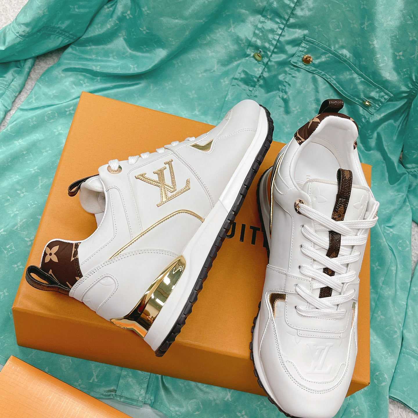 Louis Vuitton Run Away Sneaker      1AAP3T - 