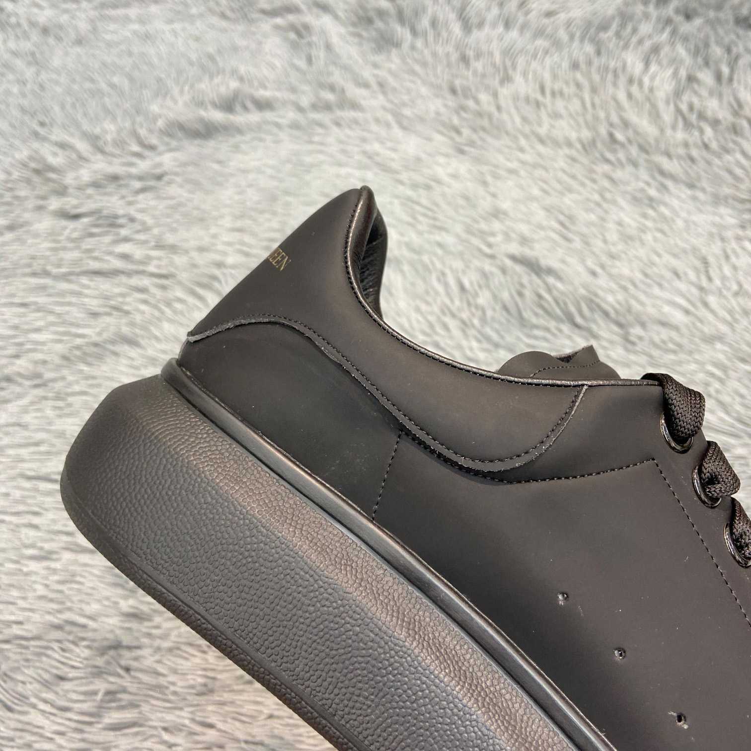 Alexander Mqueen Oversized Sneaker In Black - PerfectKickZ