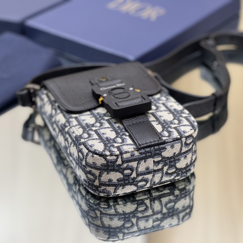 Dior Saddle Vertical Pouch With Strap  - 