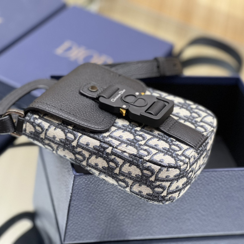 Dior Saddle Vertical Pouch With Strap  - 