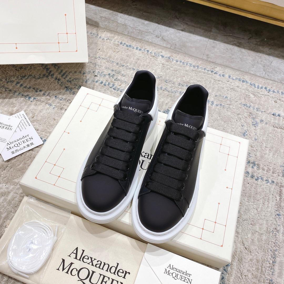 Alexander Mqueen Oversized Sneaker in Black - 