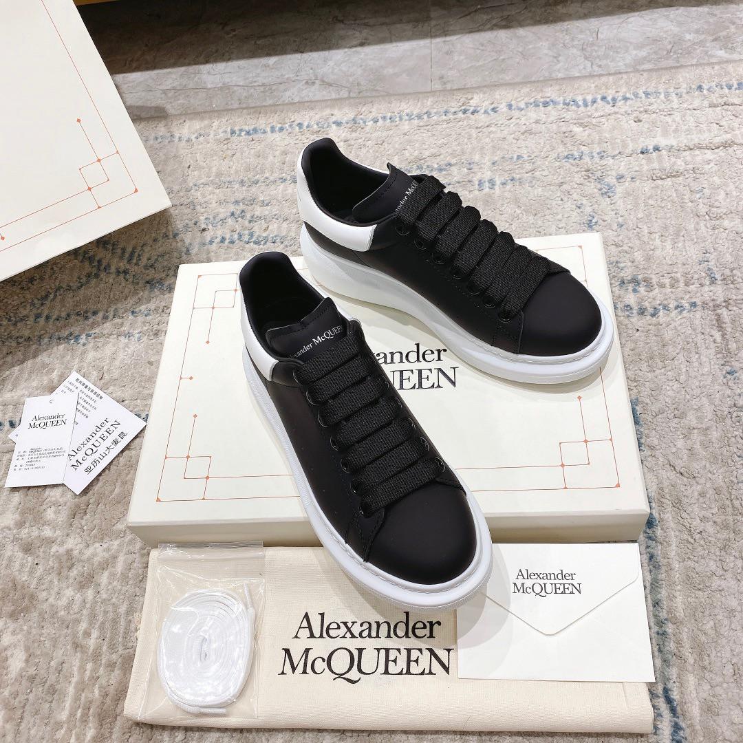 Alexander Mqueen Oversized Sneaker in Black - 
