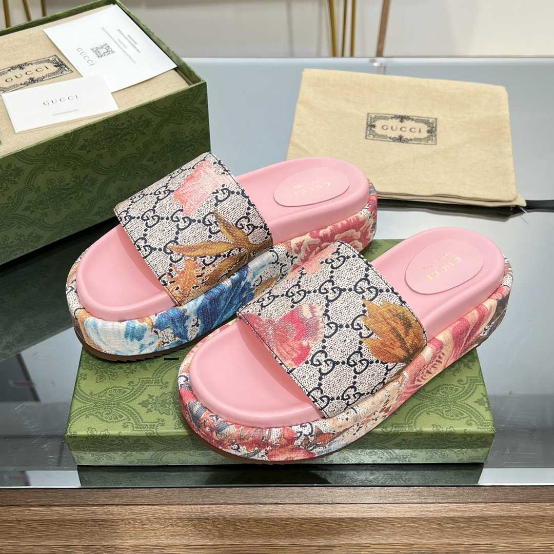Gucci Women's Flora Sandal - PerfectKickZ