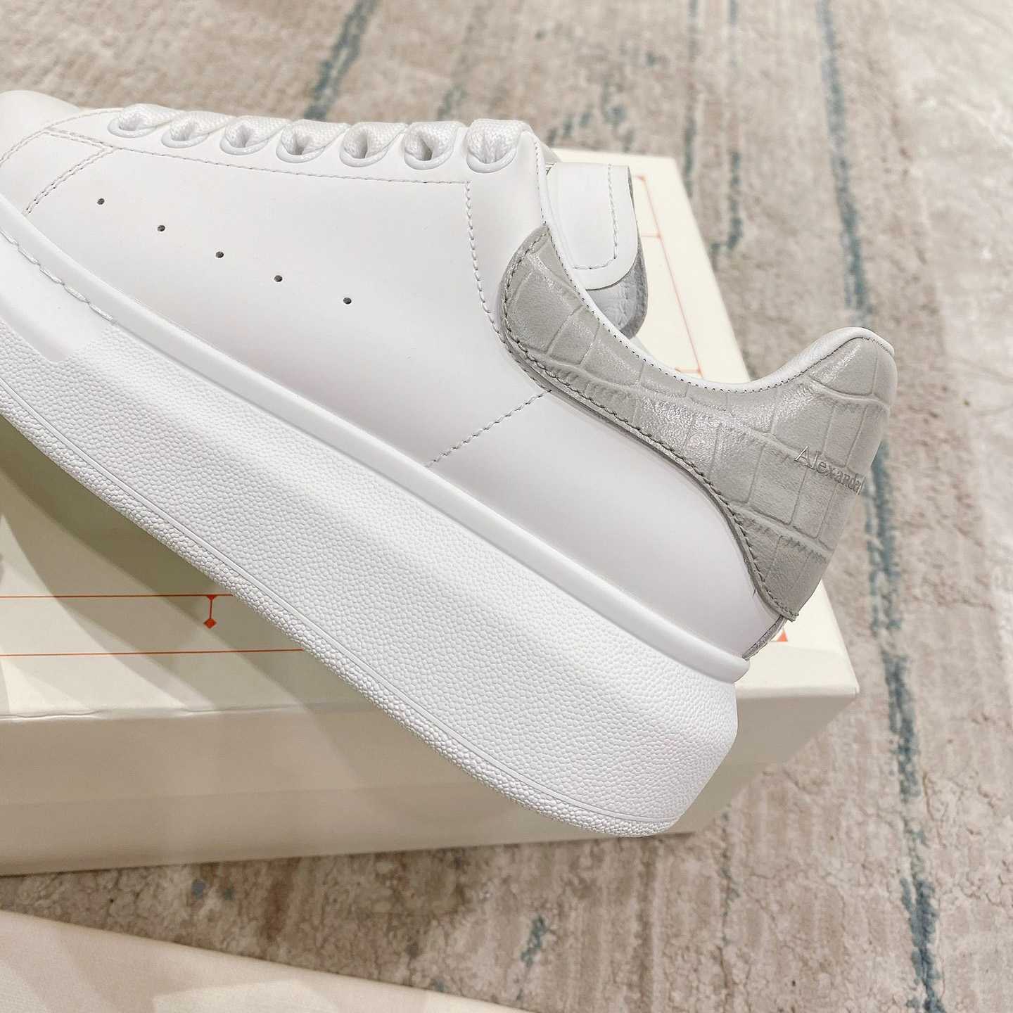 Alexander Mqueen Oversized Sneaker In White/Grey - PerfectKickZ