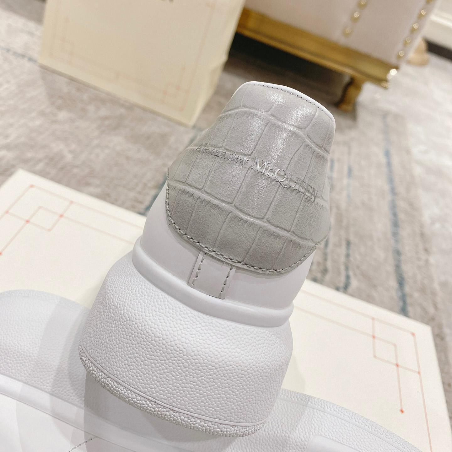 Alexander Mqueen Oversized Sneaker In White/Grey - PerfectKickZ