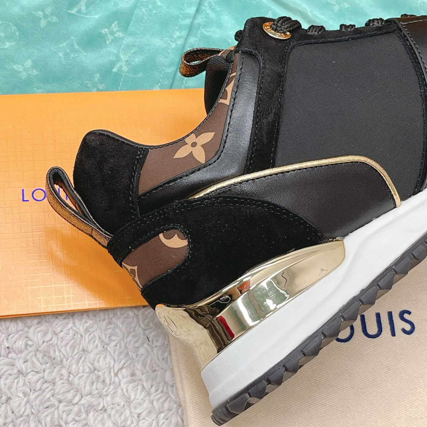 Louis Vuitton Run Away Sneaker      1AAP3D - PerfectKickZ