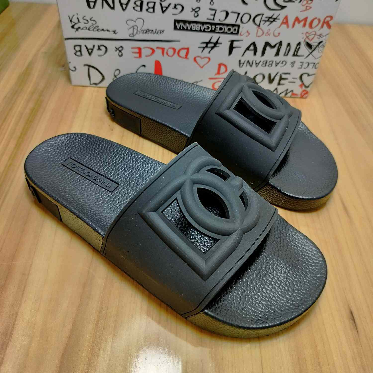 Dolce & Gabbana Rubber Beachwear Slides With DG Millennials Logo - PerfectKickZ