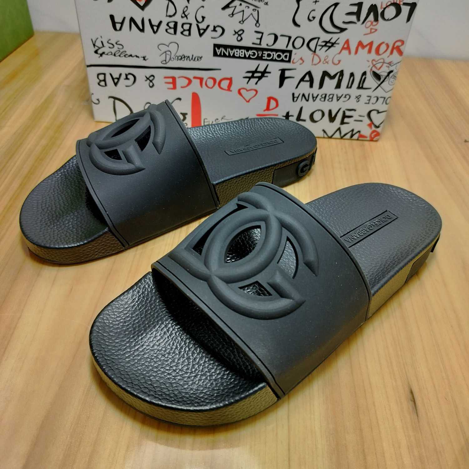Dolce & Gabbana Rubber Beachwear Slides With DG Millennials Logo - PerfectKickZ