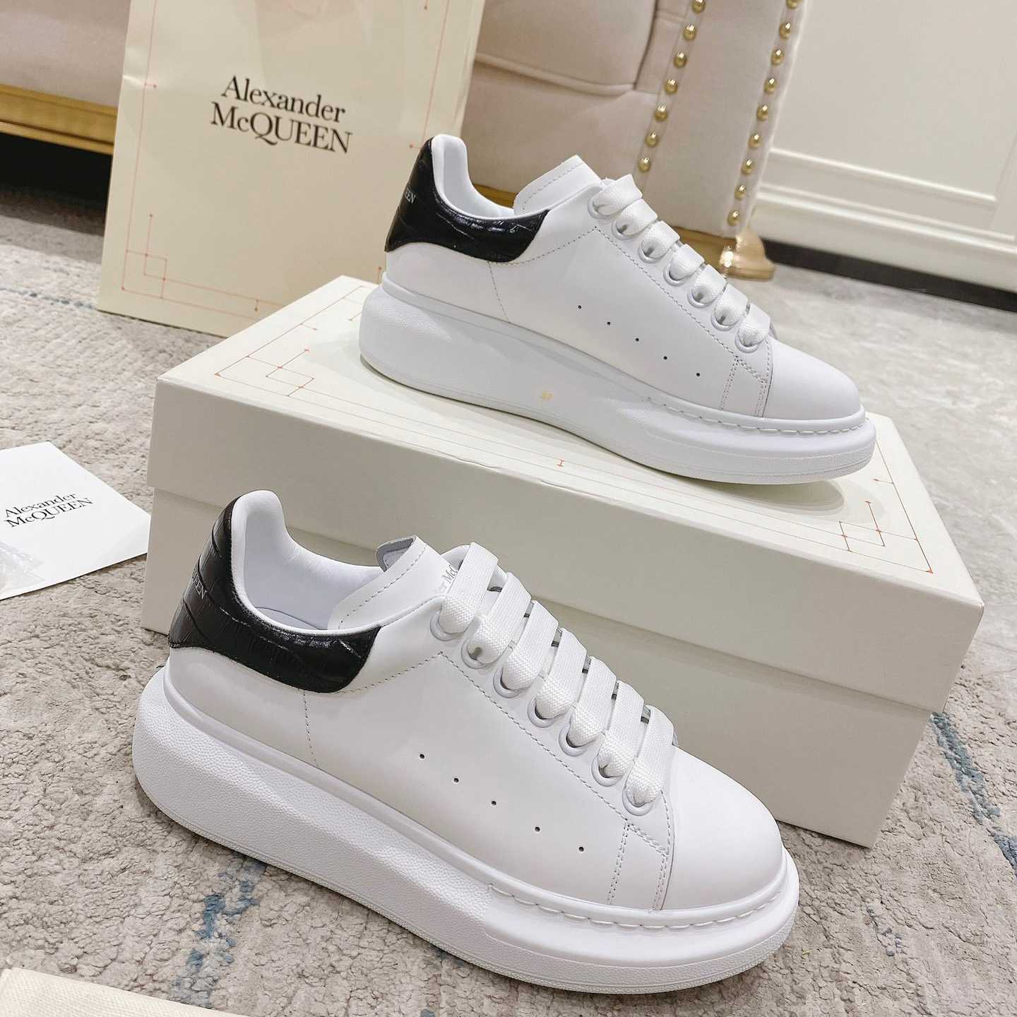 Alexander Mqueen Oversized Sneaker In White/Black - PerfectKickZ
