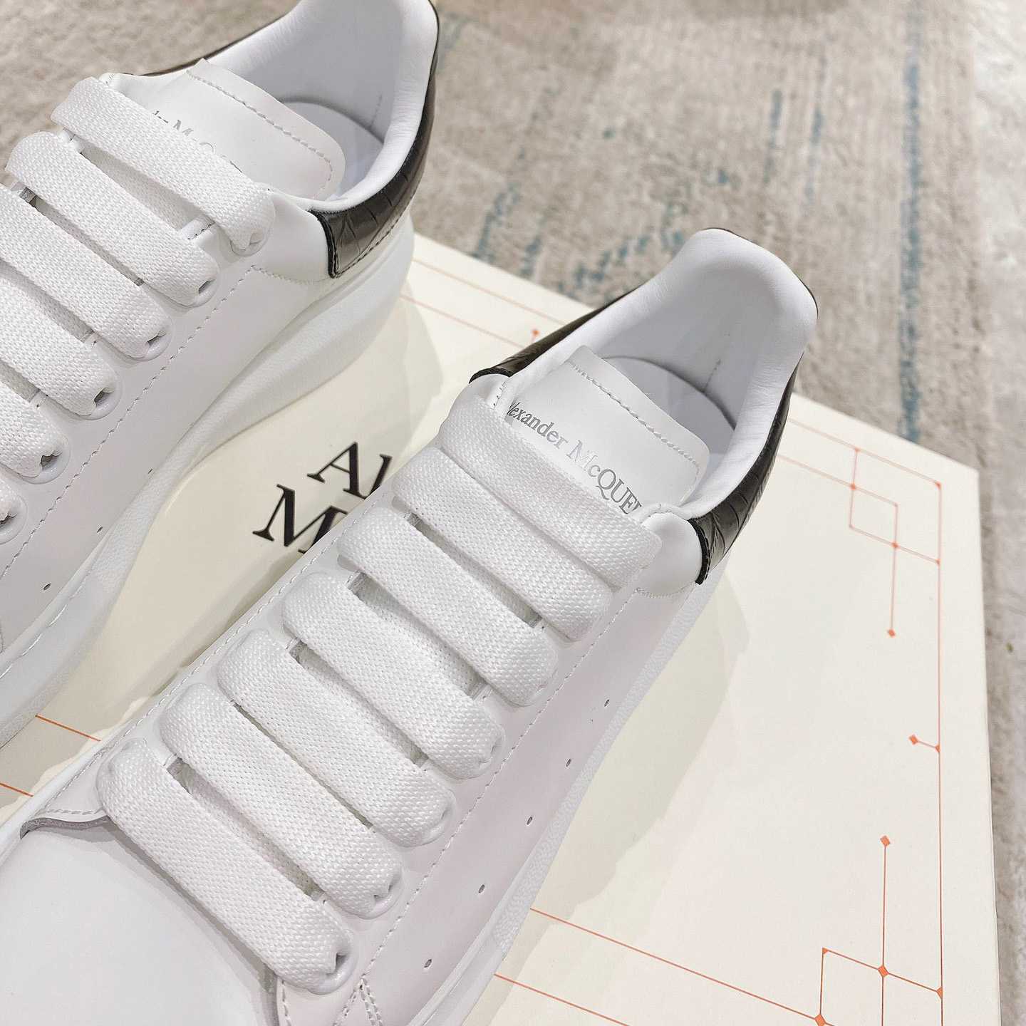 Alexander Mqueen Oversized Sneaker In White/Black - PerfectKickZ