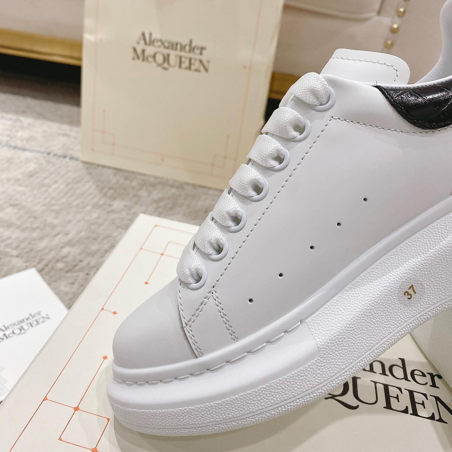 Alexander Mqueen Oversized Sneaker In White/Black - PerfectKickZ