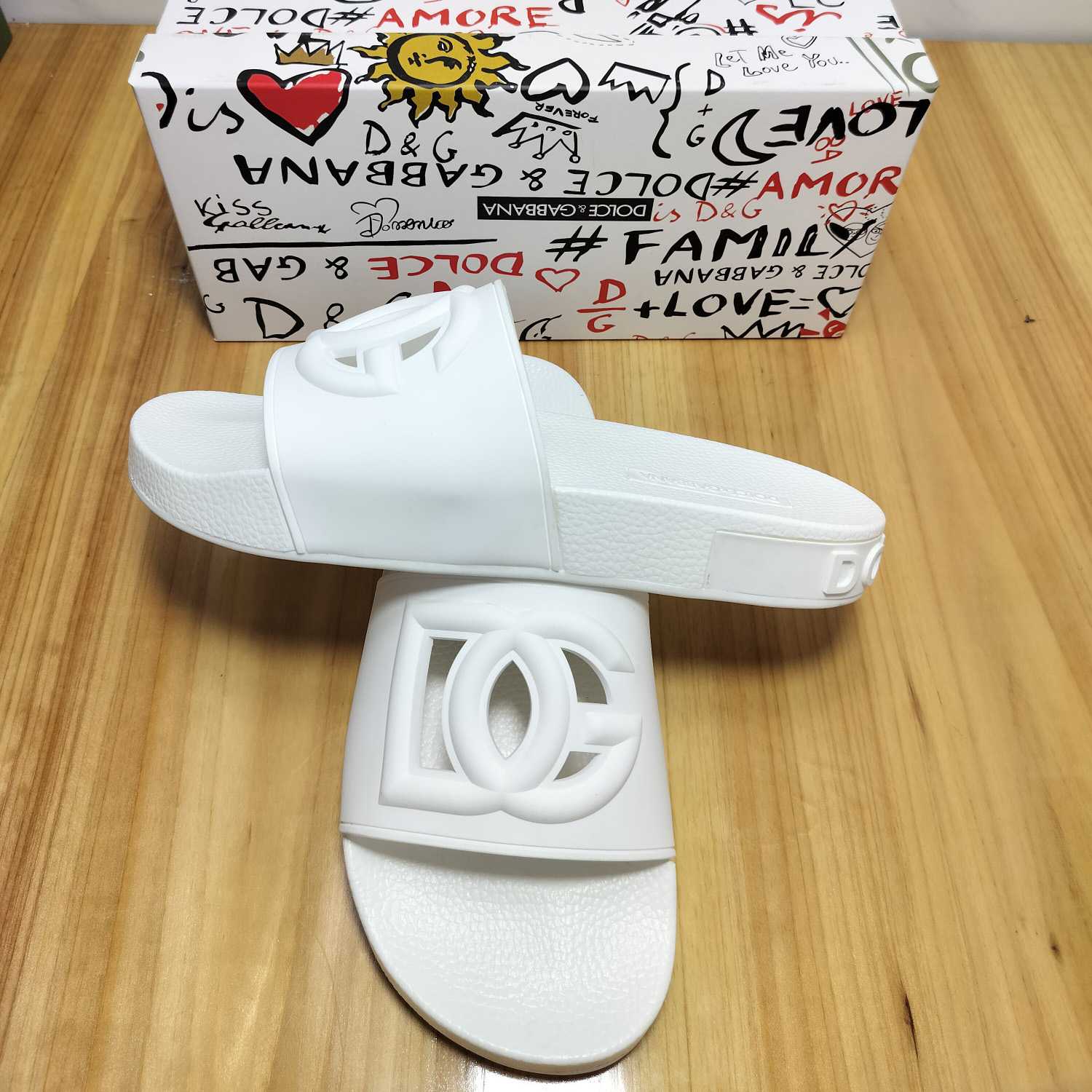 Dolce & Gabbana Rubber Beachwear Slides With DG Millennials Logo - PerfectKickZ