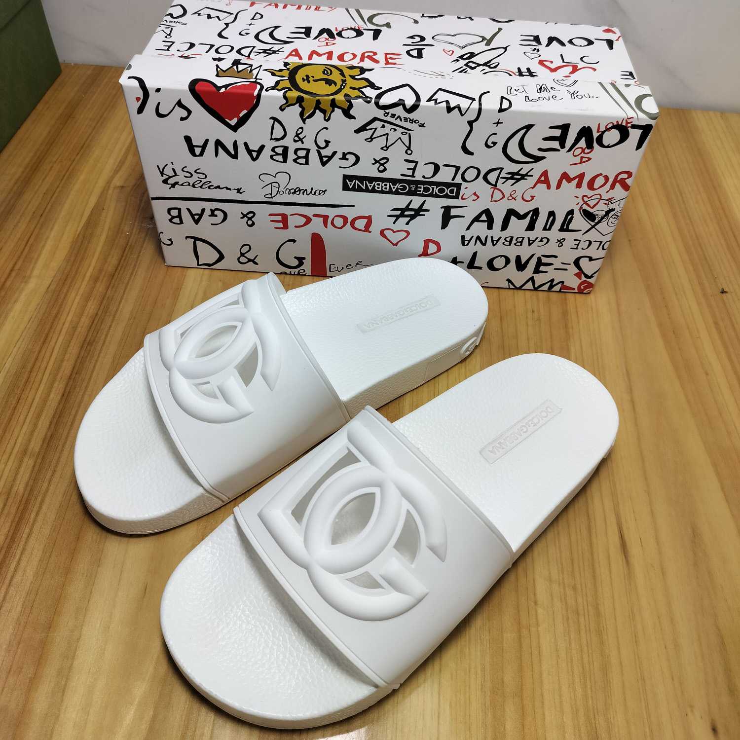Dolce & Gabbana Rubber Beachwear Slides With DG Millennials Logo - PerfectKickZ