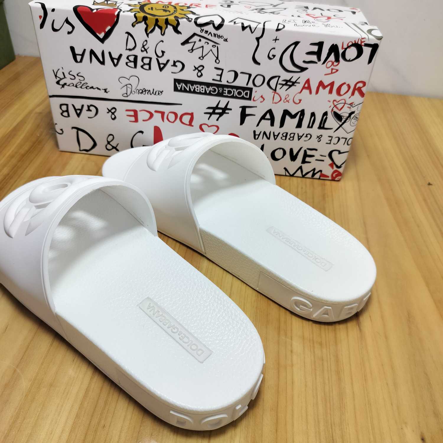 Dolce & Gabbana Rubber Beachwear Slides With DG Millennials Logo - PerfectKickZ