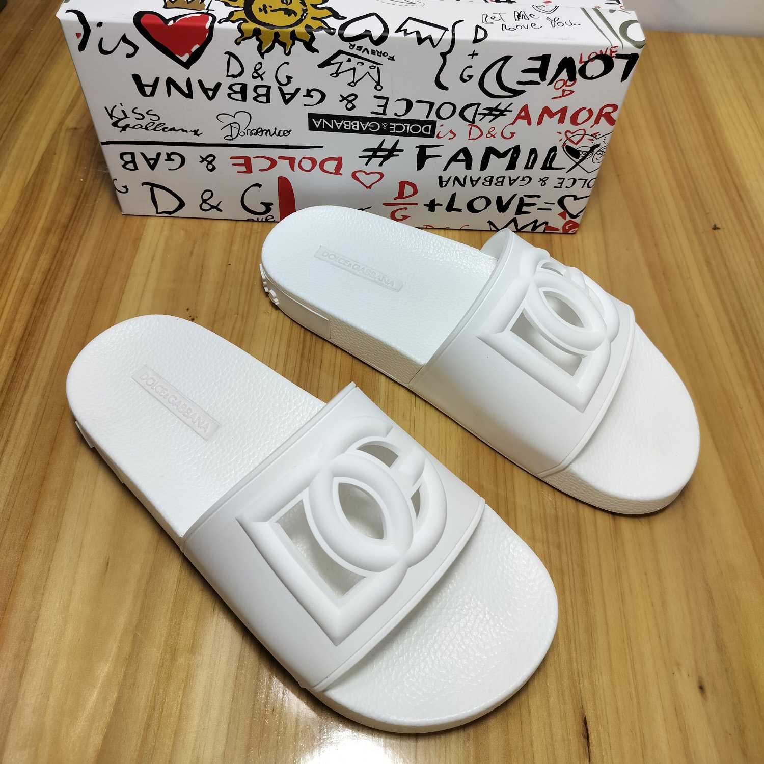 Dolce & Gabbana Rubber Beachwear Slides With DG Millennials Logo - PerfectKickZ