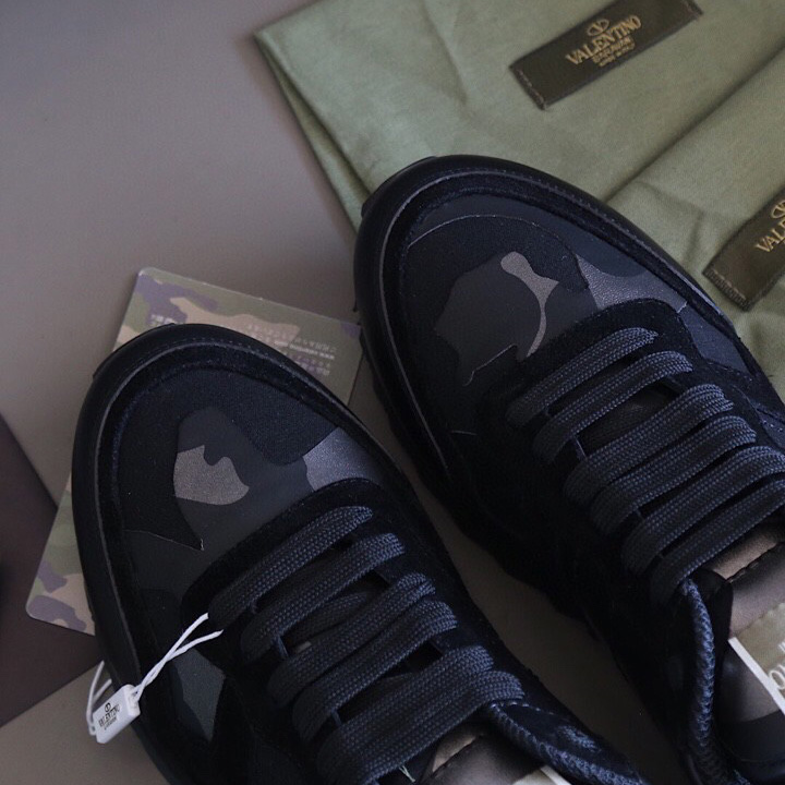 Valenti Garavani Black Rockrunner Sneakers - PerfectKickZ