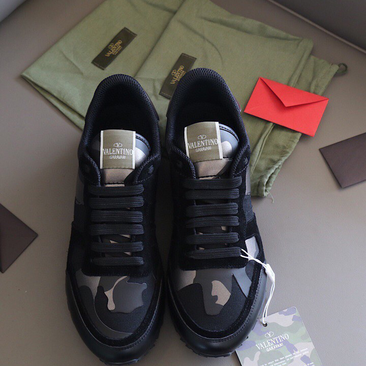 Valenti Garavani Black Rockrunner Sneakers - PerfectKickZ