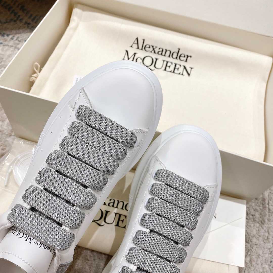 Alexander Mqueen Oversized Sneaker In White - 