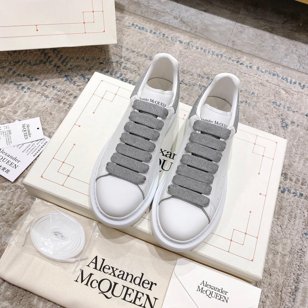 Alexander Mqueen Oversized Sneaker In White - 