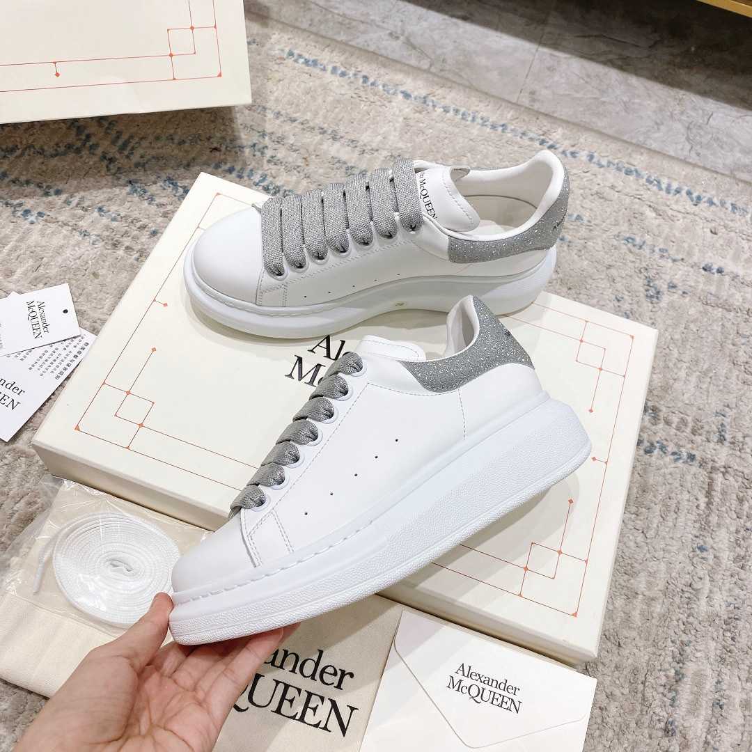 Alexander Mqueen Oversized Sneaker In White - 