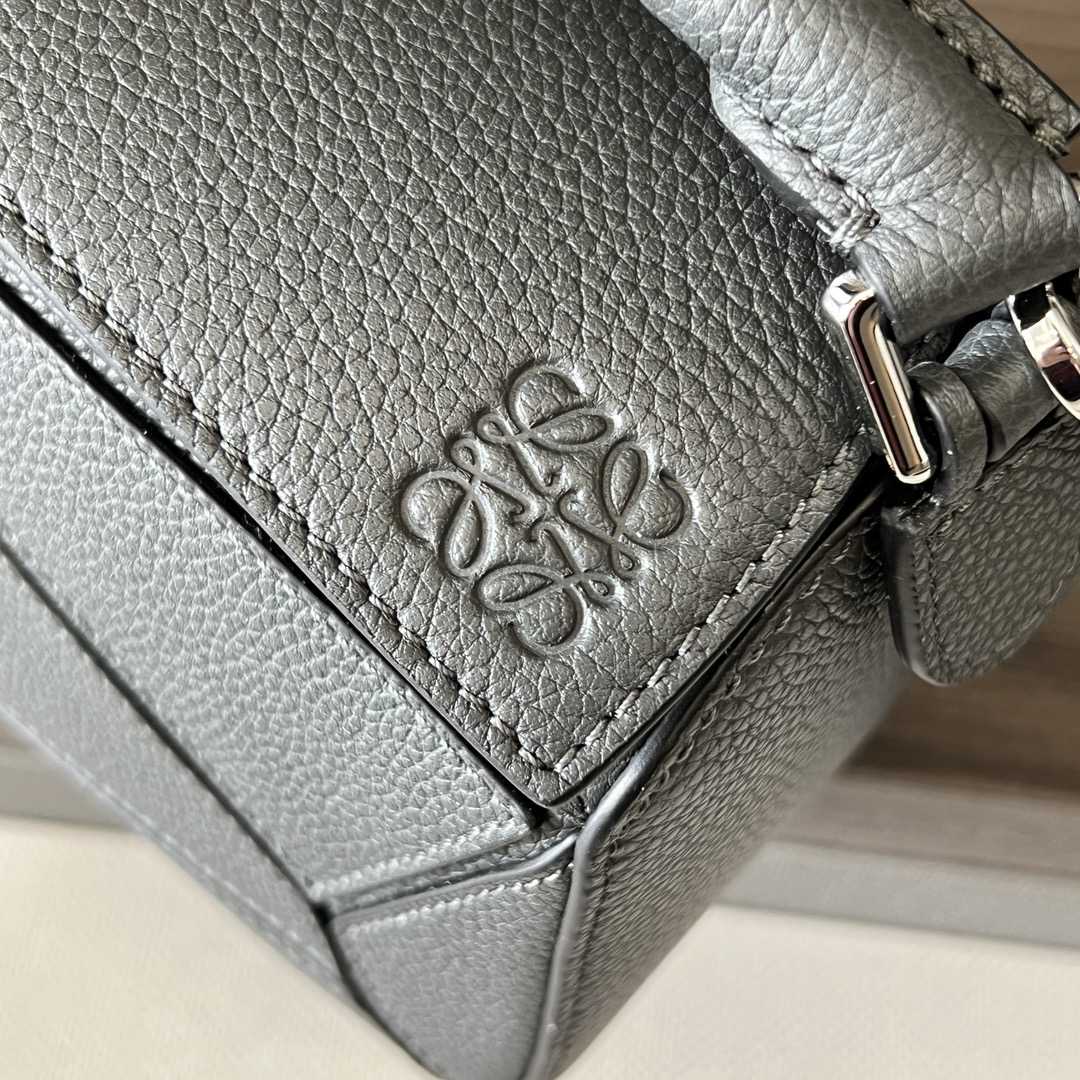 Loewe Small Puzzle Bag In Soft Grained Calfskin Grey Color - 