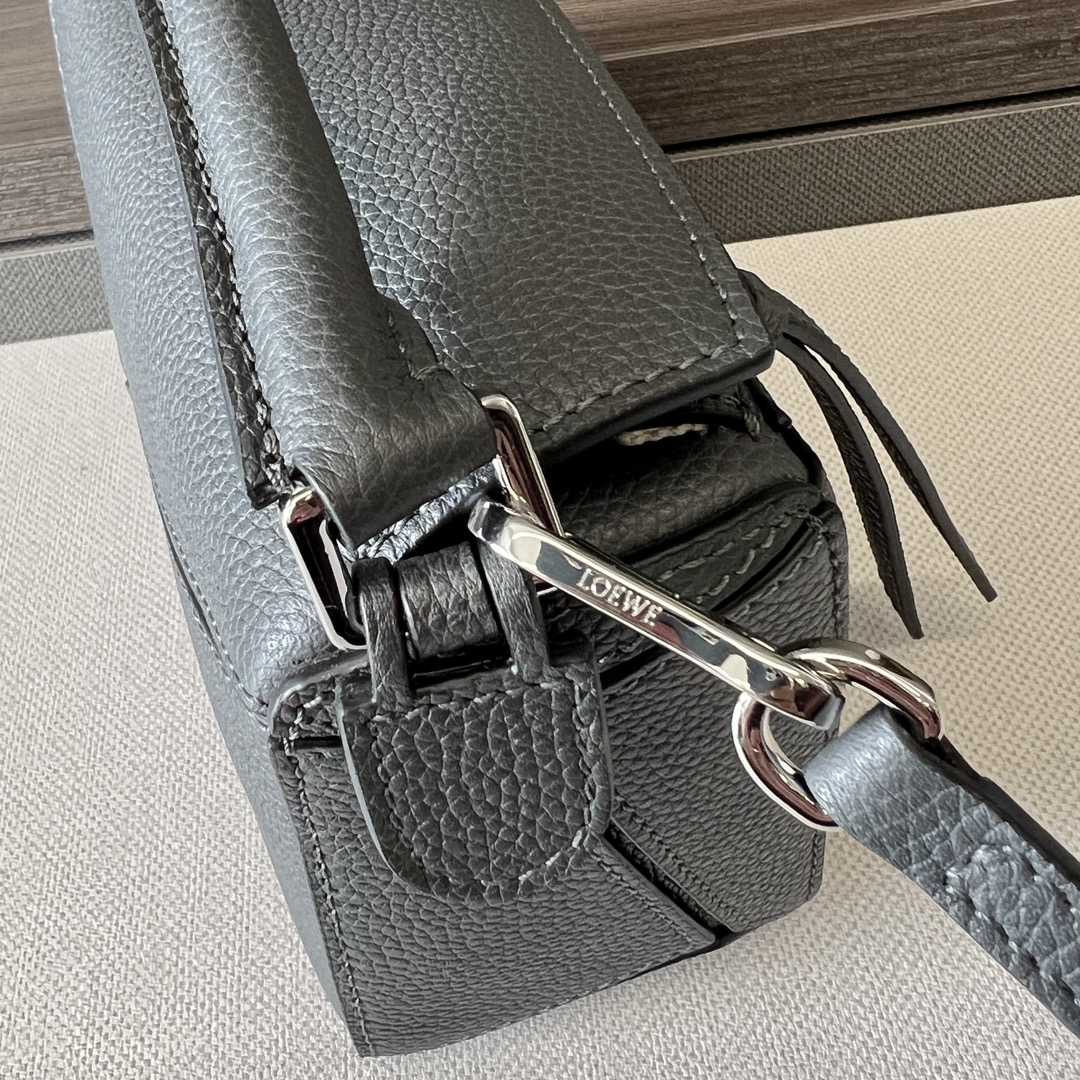 Loewe Small Puzzle Bag In Soft Grained Calfskin Grey Color - 