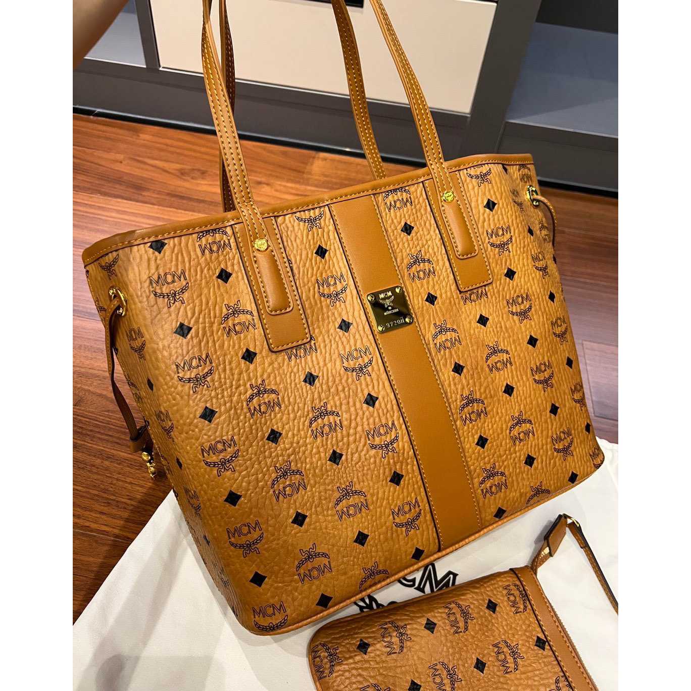 MCM Reversible Liz Shopper In Visetos  - PerfectKickZ