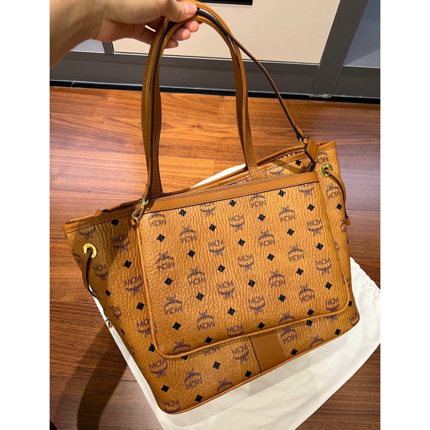 MCM Reversible Liz Shopper In Visetos  - PerfectKickZ