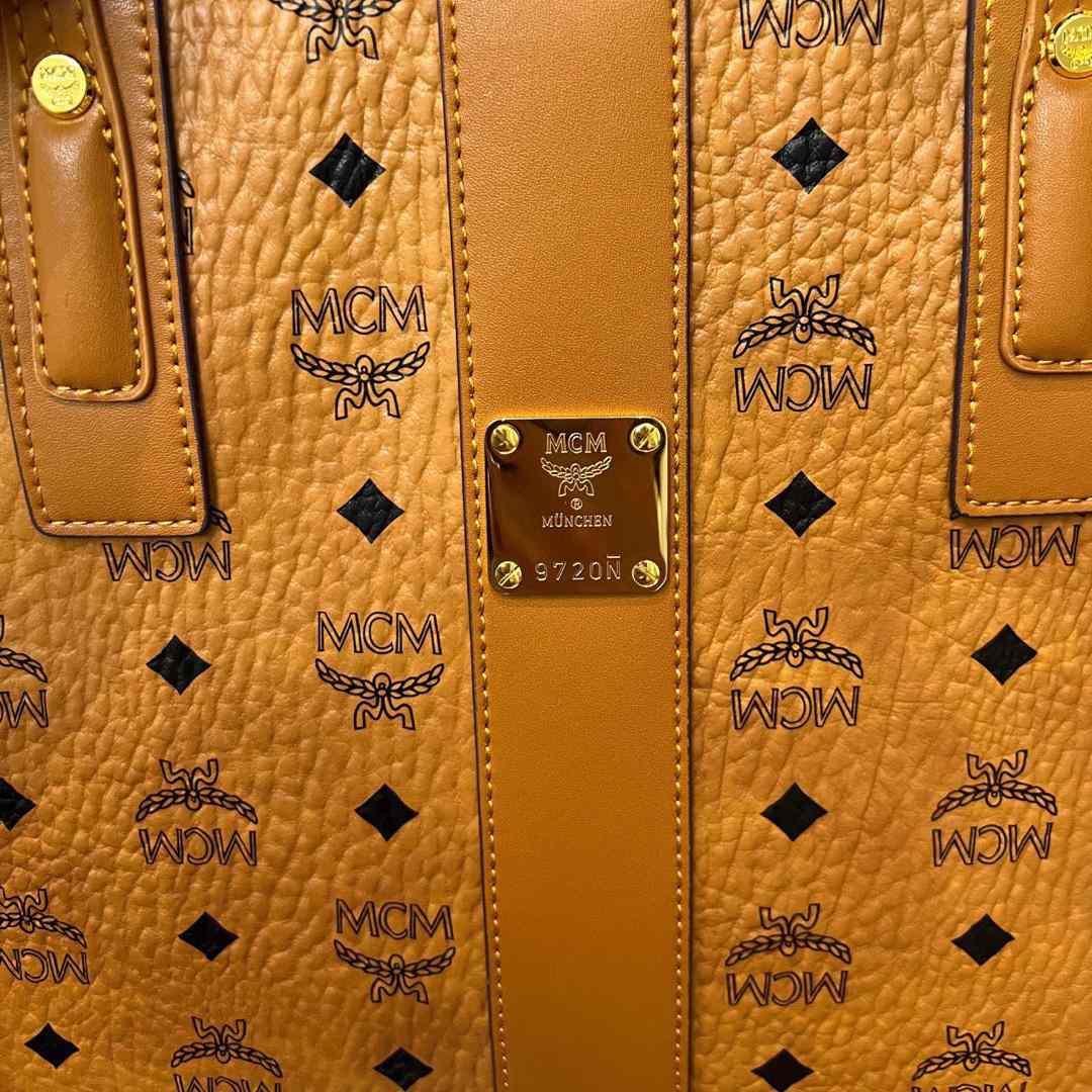 MCM Reversible Liz Shopper In Visetos  - PerfectKickZ