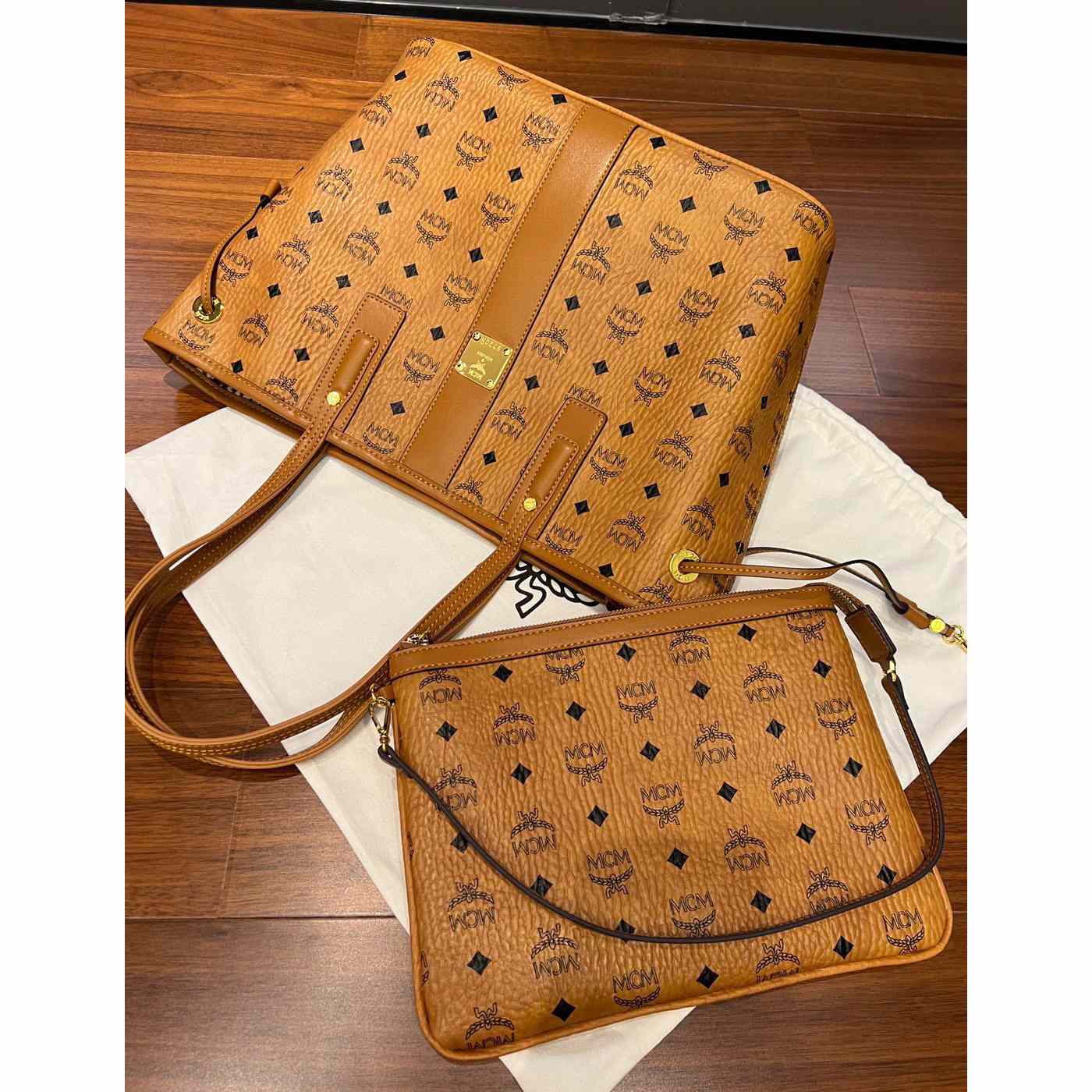 MCM Reversible Liz Shopper In Visetos  - PerfectKickZ