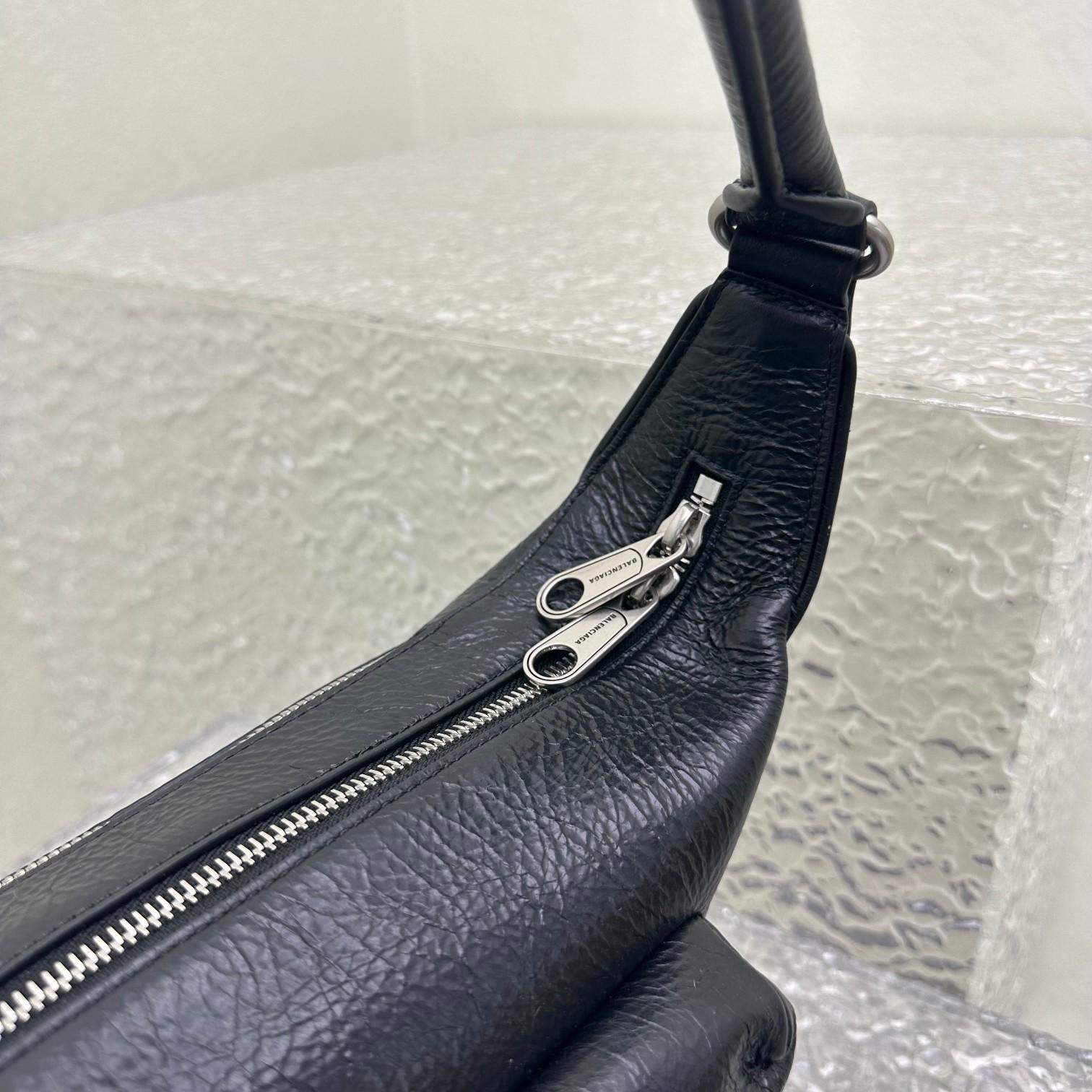 Balenciaga Raver Medium Bag With Handle In Black - 