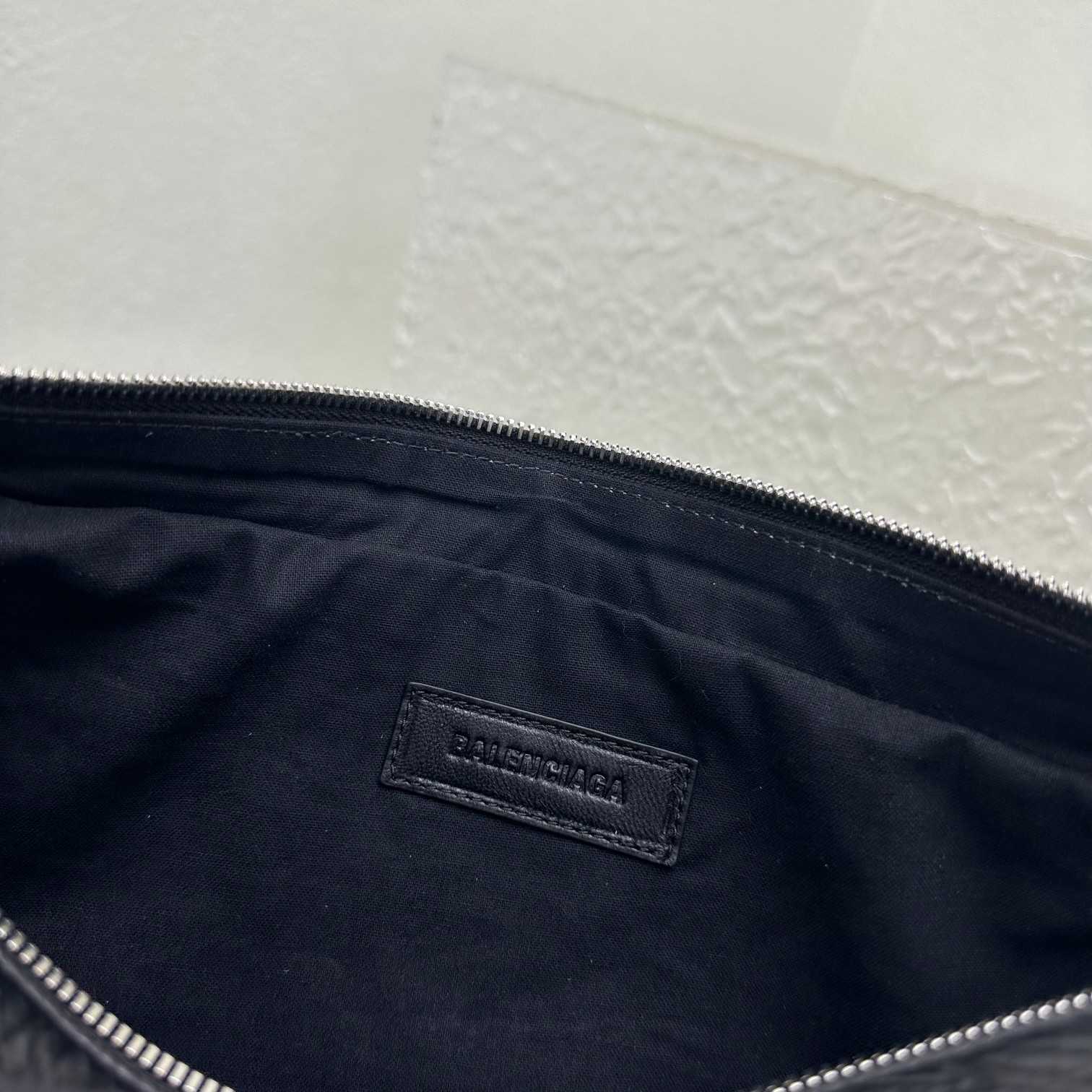 Balenciaga Raver Medium Bag With Handle In Black - 