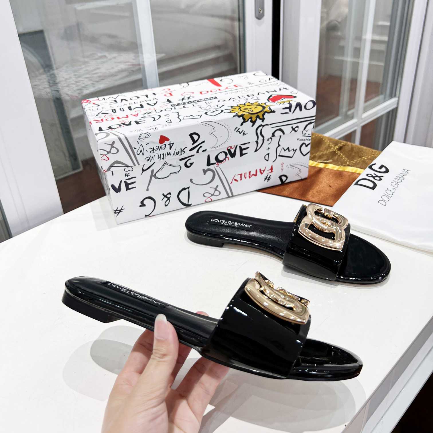 Dolce & Gabbana Polished Calfskin Sliders With DG Logo - PerfectKickZ