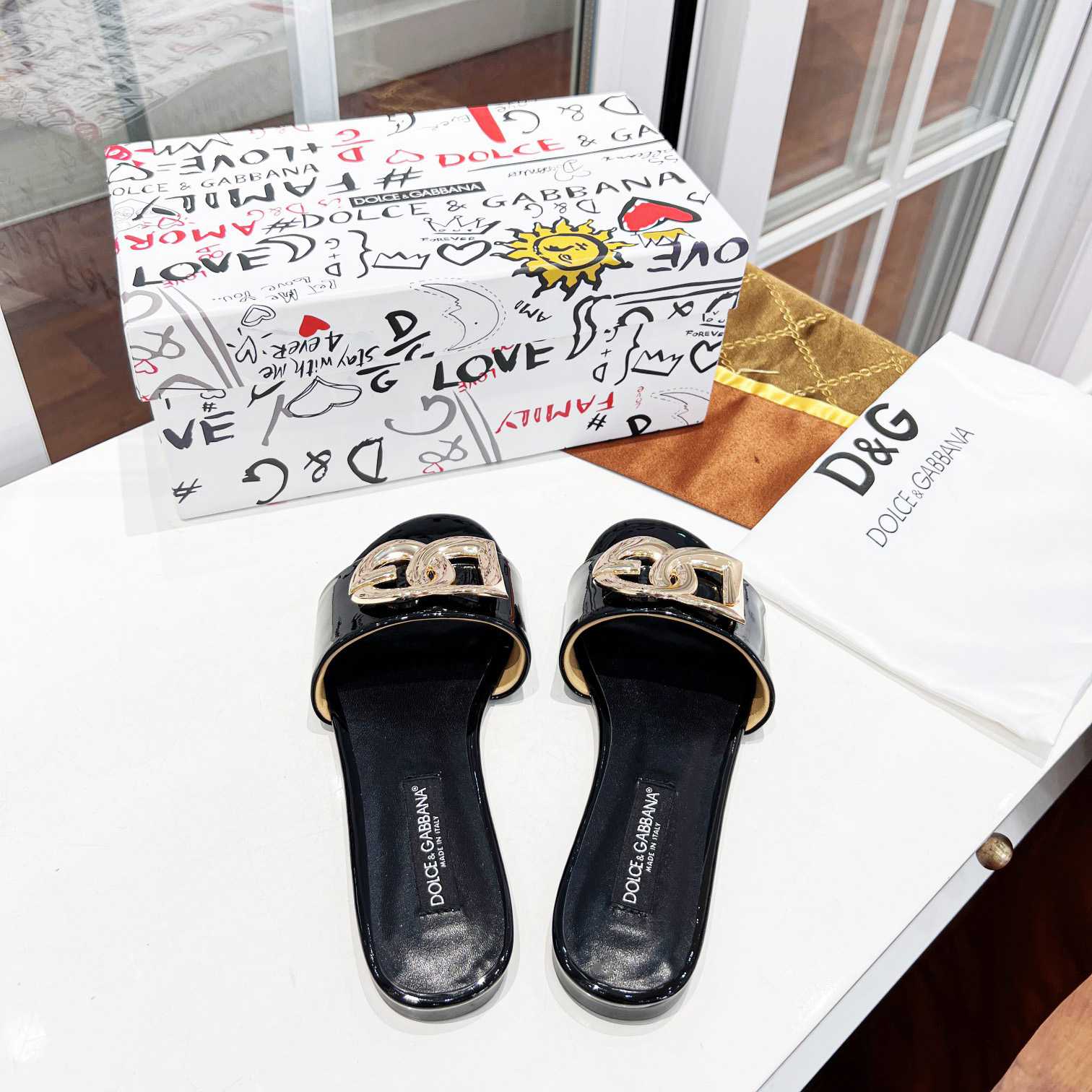 Dolce & Gabbana Polished Calfskin Sliders With DG Logo - PerfectKickZ