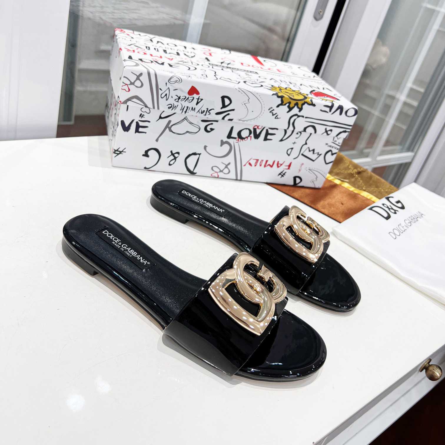 Dolce & Gabbana Polished Calfskin Sliders With DG Logo - PerfectKickZ