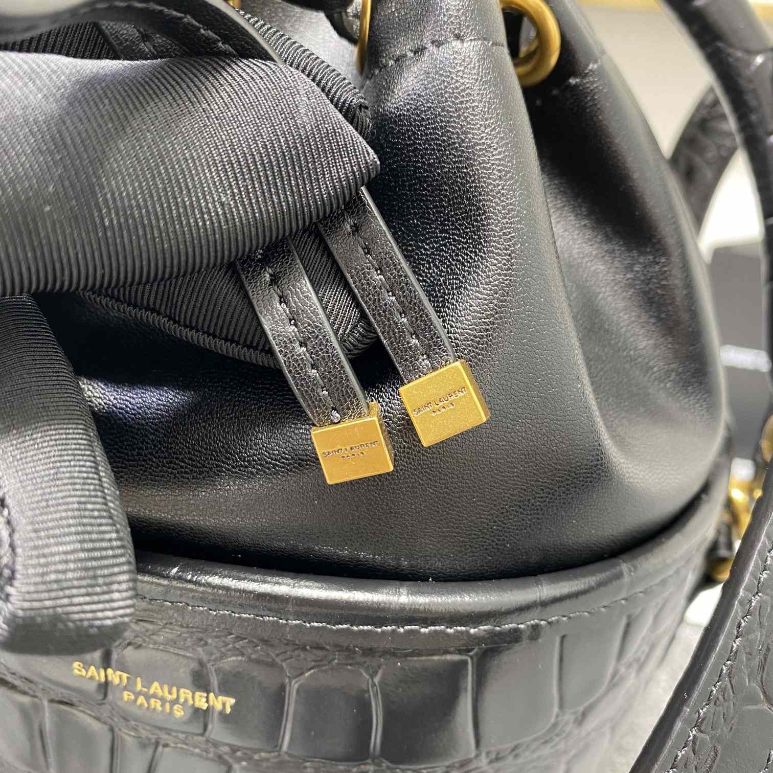 Saint Laurent Crocodile-effect Embossed Bucket Bag(16x26x16cm) - PerfectKickZ