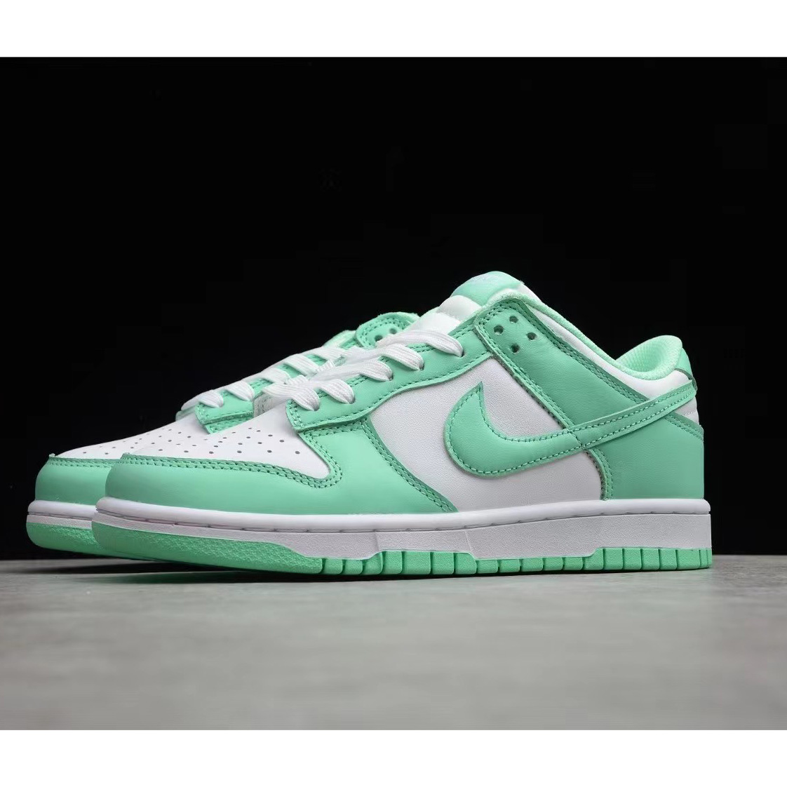Nike Dunk Low Wmns "Green Glow" DD1503-105 - 