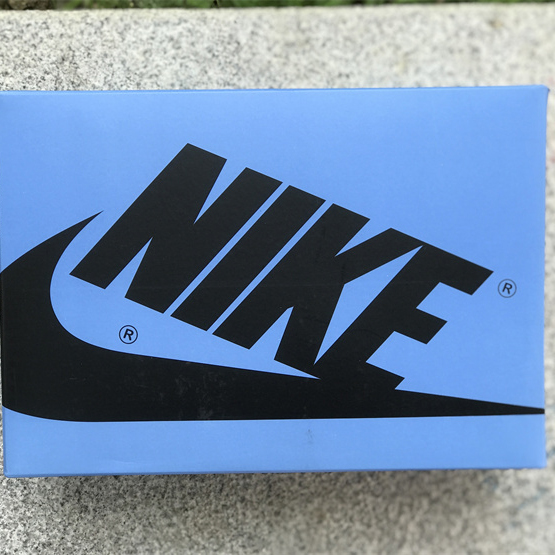  Air Jordan 1 High OG “UNC Toe” Sneaker     DZ5485-400 - 