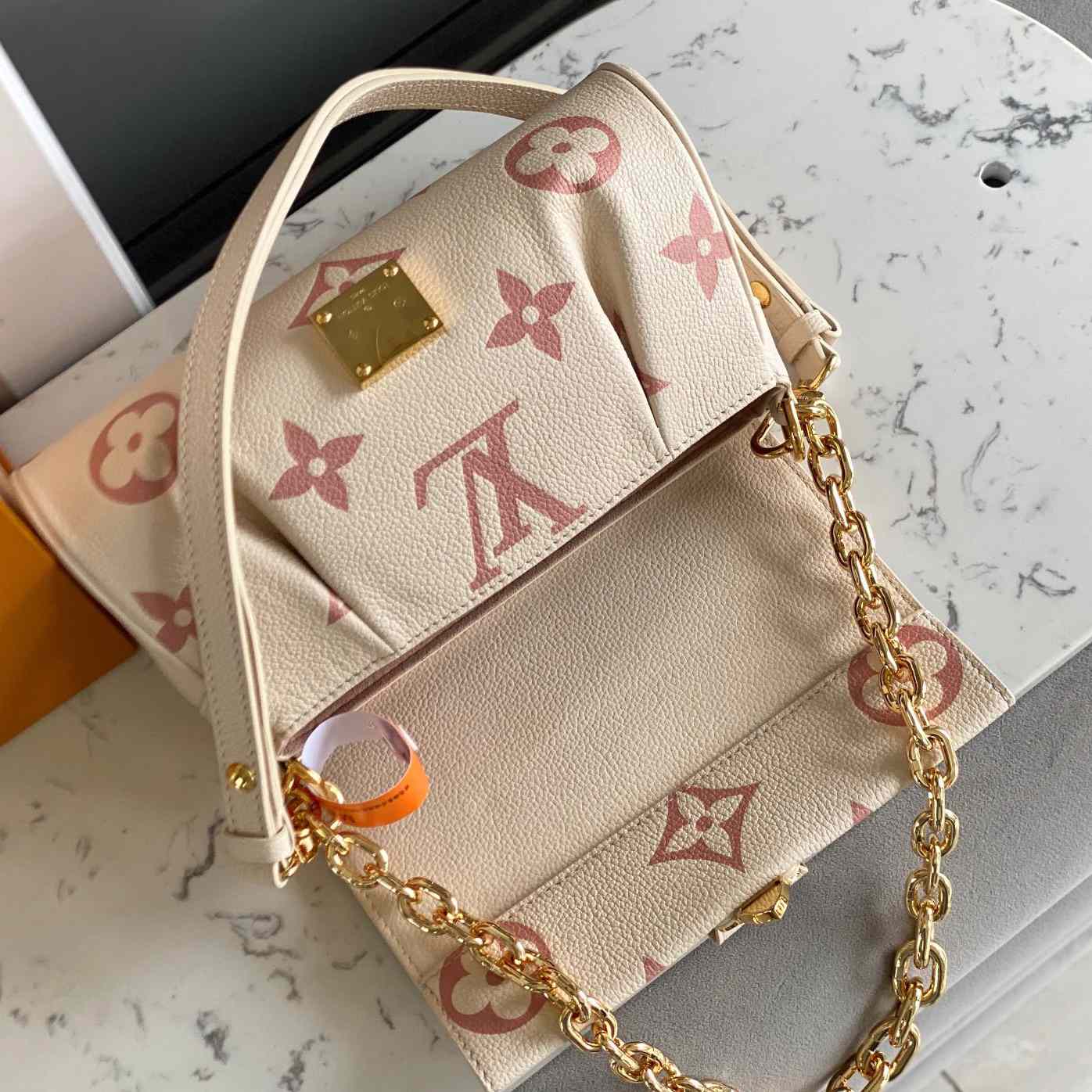 Louis Vuitton Favorite Handbag  (24x14x9CM)    M46393 - PerfectKickZ