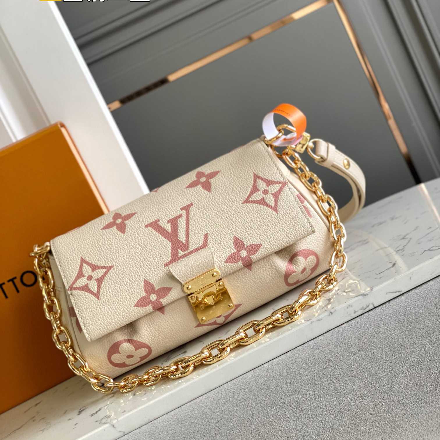 Louis Vuitton Favorite Handbag  (24x14x9CM)    M46393 - PerfectKickZ