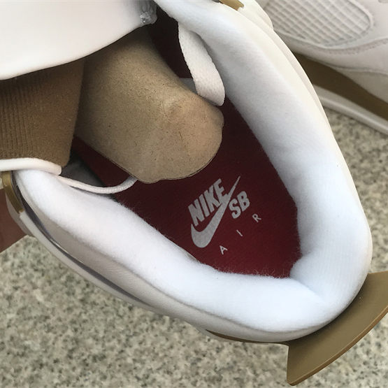 Nike SB x Air Jordan 4 Sneaker      DR5415-120 - PerfectKickZ