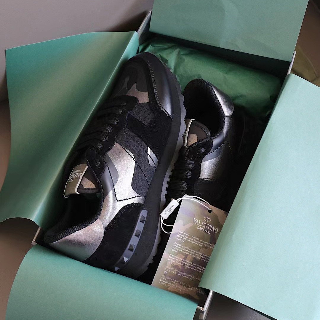 Valenti Garavani Rockrunner Sneakers - PerfectKickZ