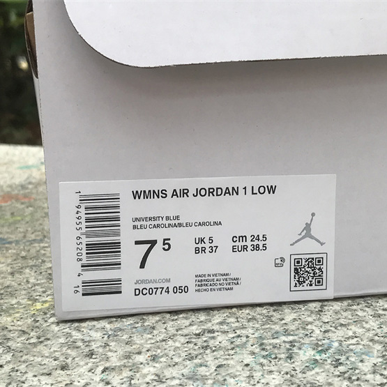 Air Jordan 1 Low Sneaker       DC0774-050  - 