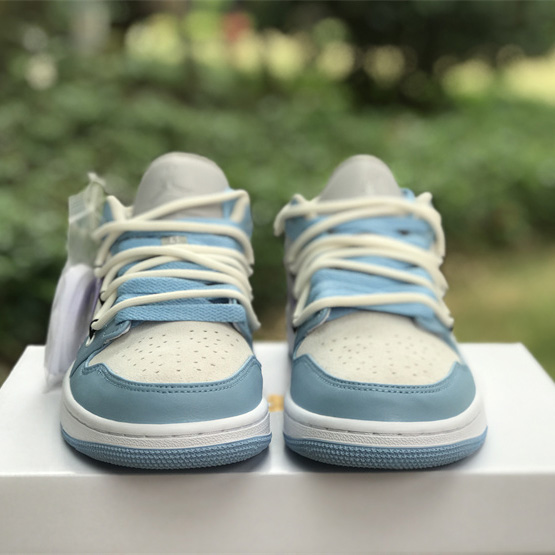 Air Jordan 1 Low Sneaker       DC0774-050  - 