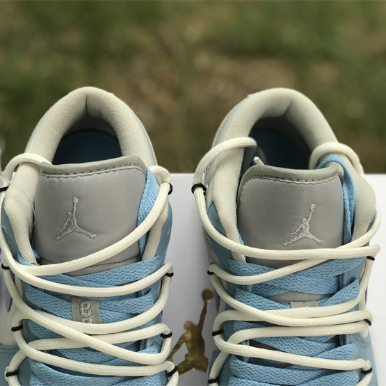 Air Jordan 1 Low Sneaker       DC0774-050  - 